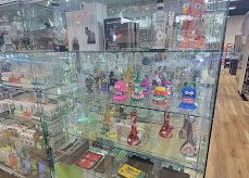 Glass display case with glass pipes